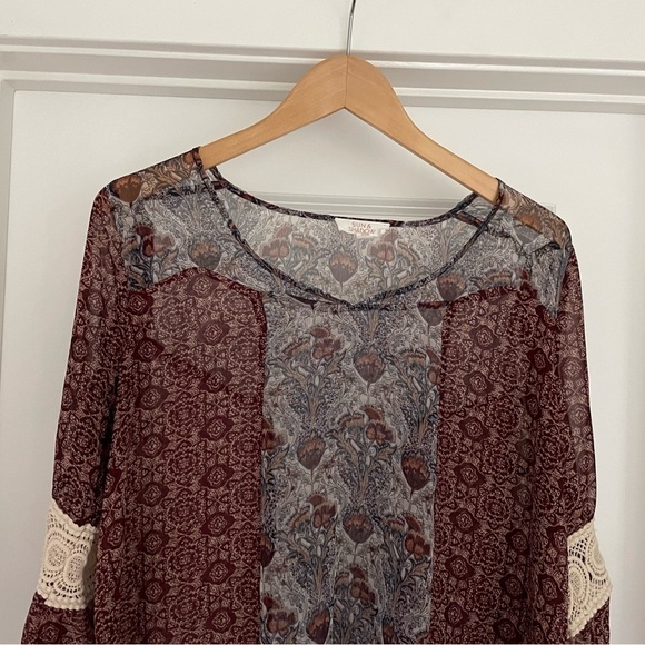Sun & Shadow Boho Semi Sheer Embroidered Top Size Large - Picture 2 of 6